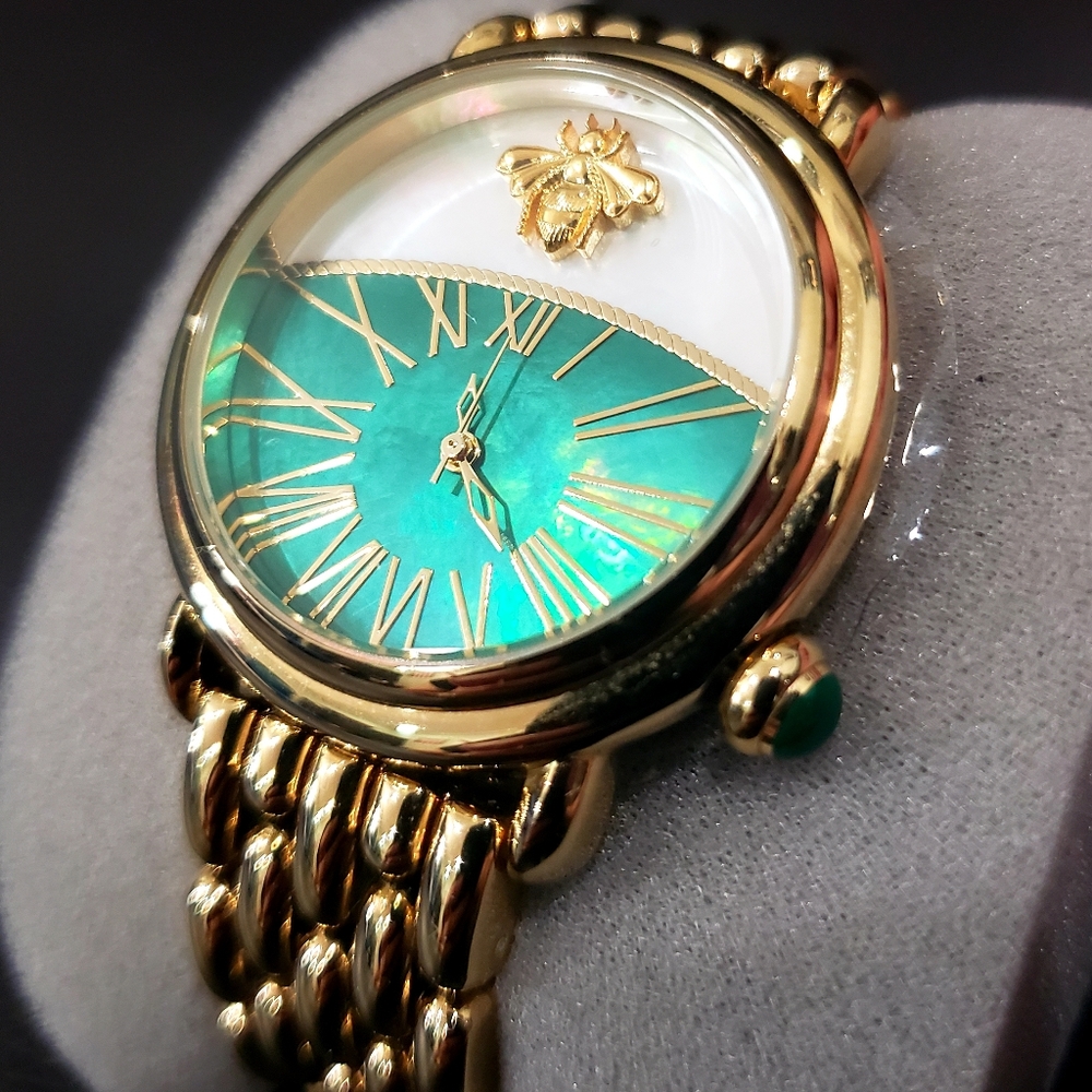 Gold watch💚💛